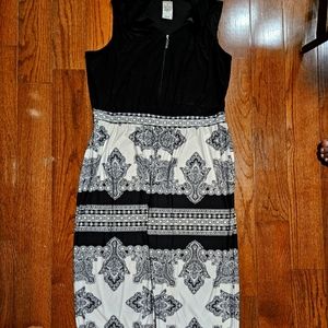 Plus size black and white jumper